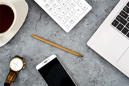 喇叭插入电脑什么位置